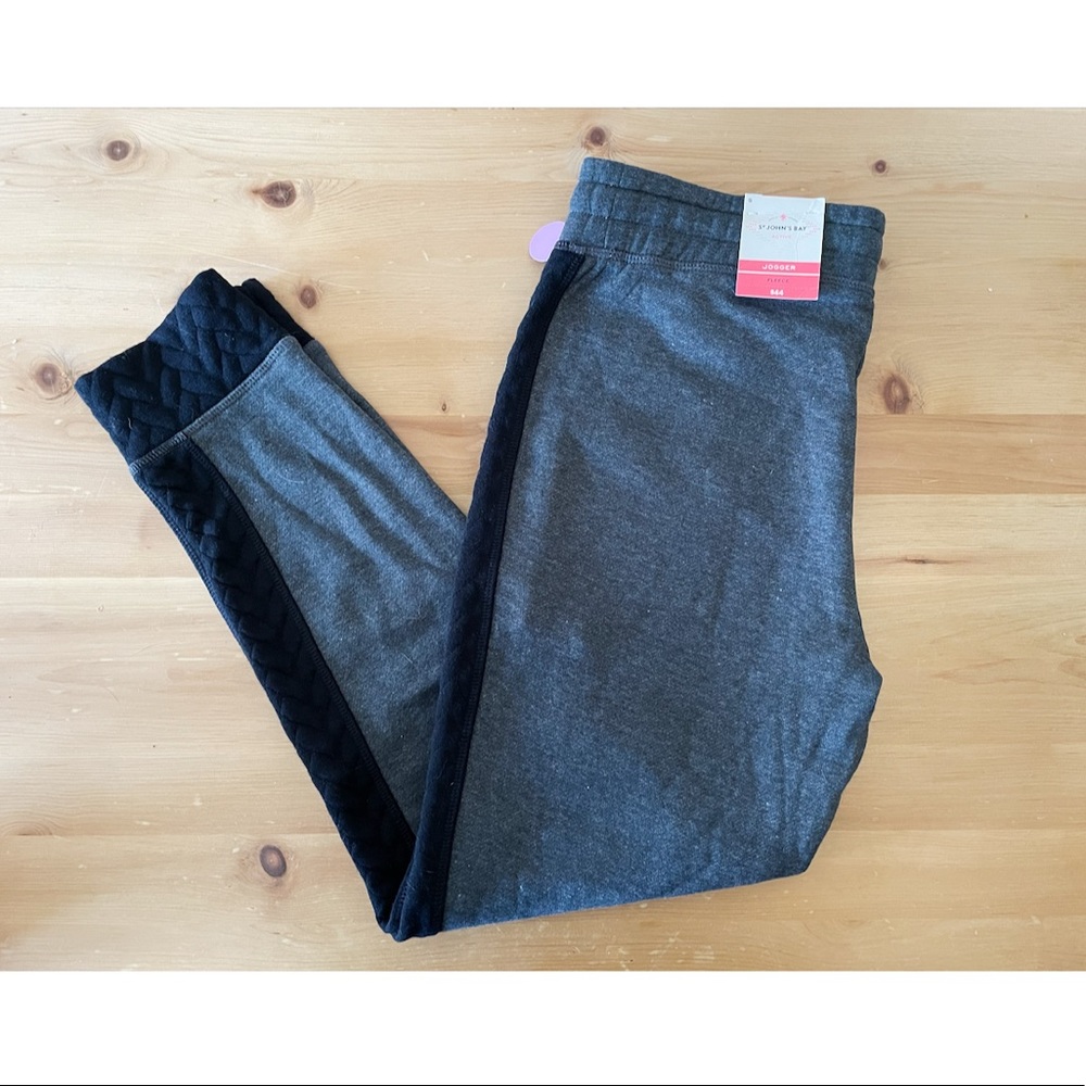 NWT Women’s size small grey and black fleece joggers